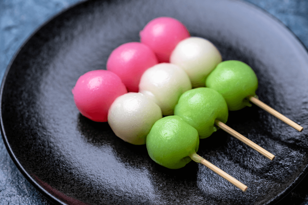 A plate of spring tricolor dumplings.