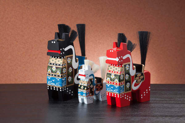Handcrafted toys depicting the mighty warhorses native to Hachinohe. 