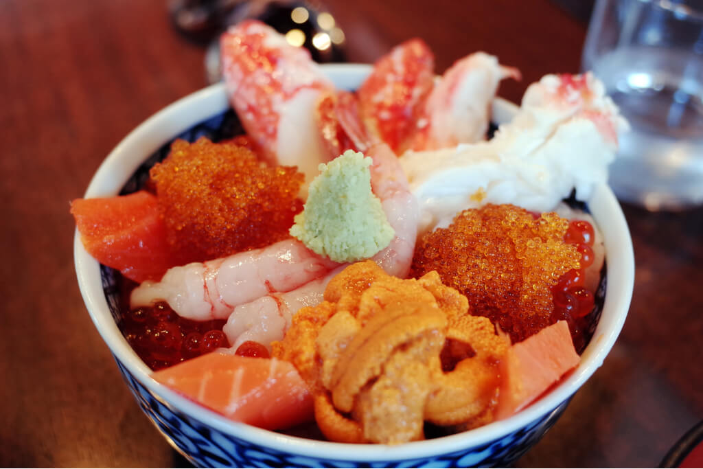 A Hokkaido food version of kaisendon, topped with king crab, sea urchin, salmon, shrimp, salmon eggs, other fish eggs, and wasabi.