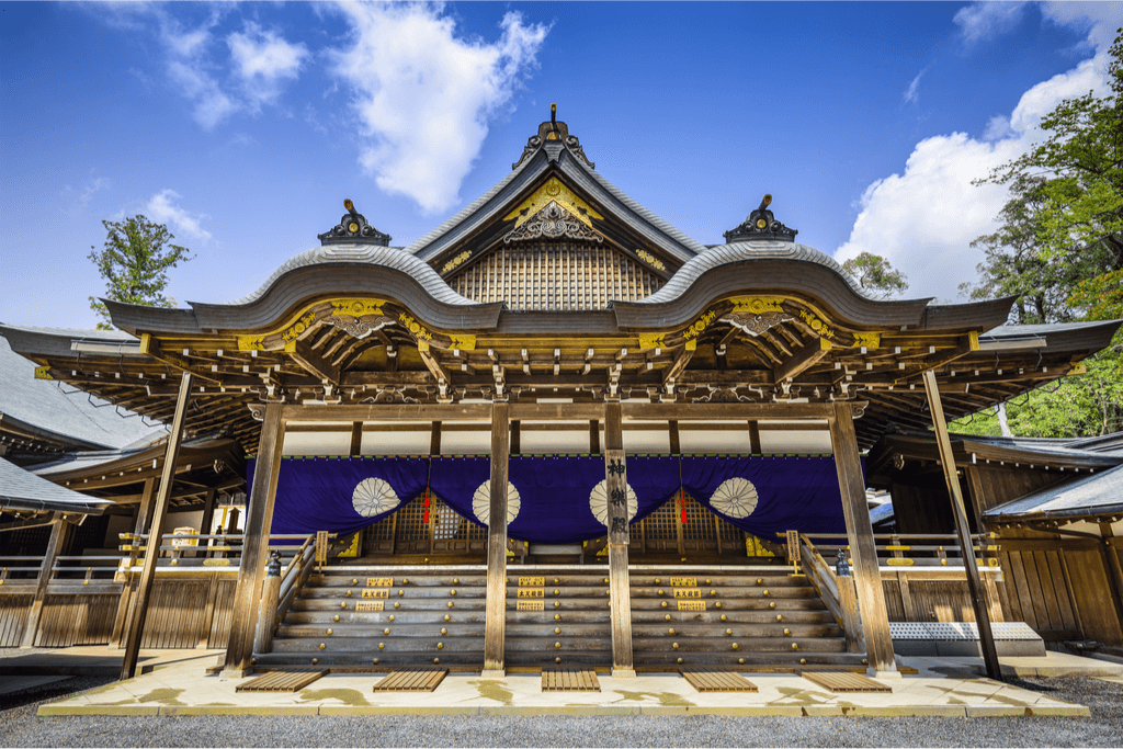 An imposing photograph of Ise Shirine, a popular Shinto shrine in Mie Prefecture.