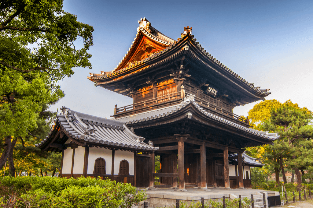A photograph of Kennin-ji, a traditional Buddhist temple in Kyoto.