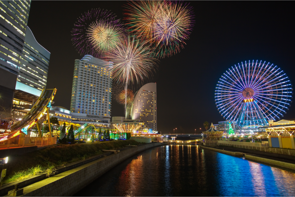 A night shot of one of the major Yokohama festivals, known as the Sparkling Twilight Festival.