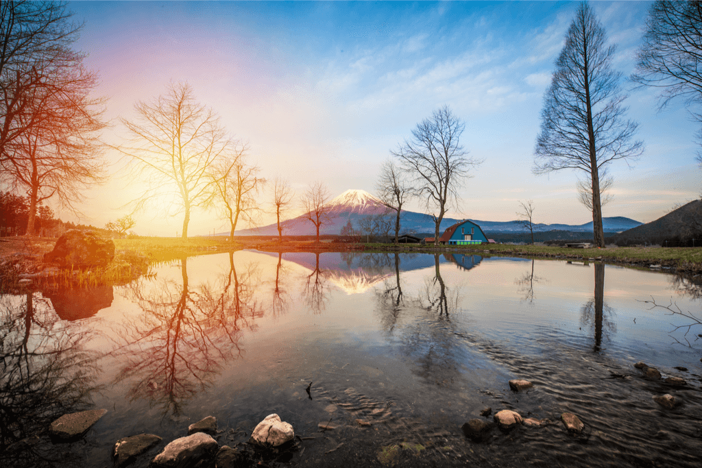 The hatsuhinode sun reflecting in Lake Kawaguchi.