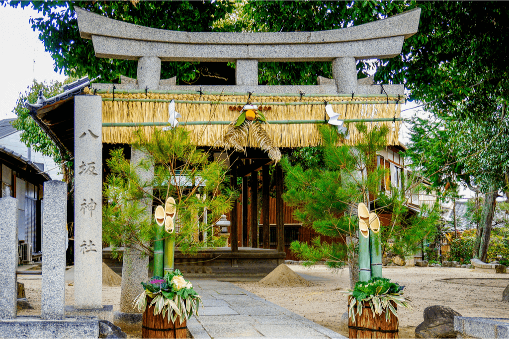 A picture of an average New Years torii gate.