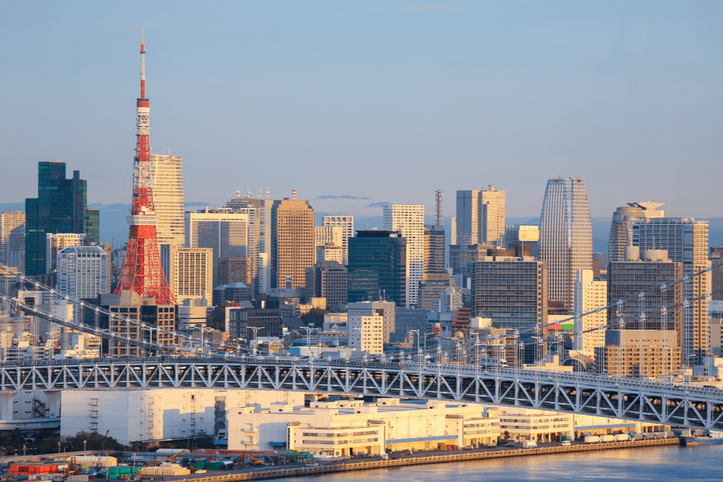 A hatsuhinode skyline featuring Tokyo Tower.