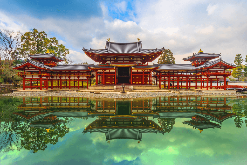 A breathtaking shot of Byodo-in, a temple in Uji, Kyoto. Uji is home to som eof the best hand rubbed tea in the world.