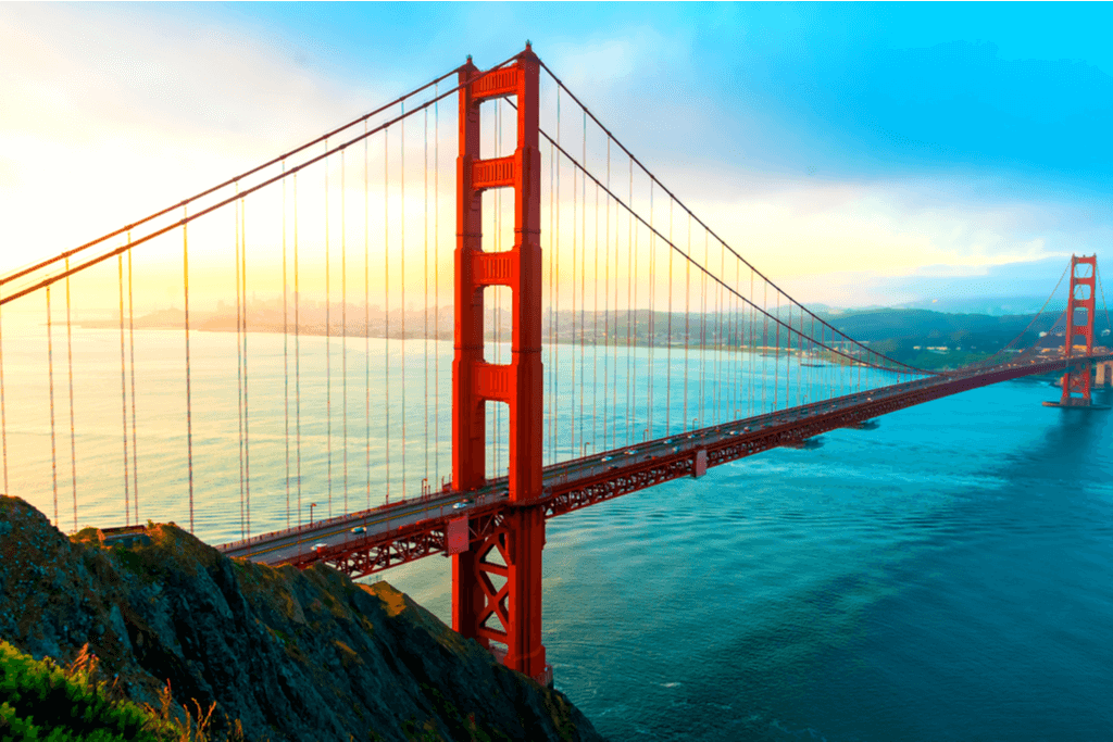 A picture of the Golden Gate Bridge in San Francisco.