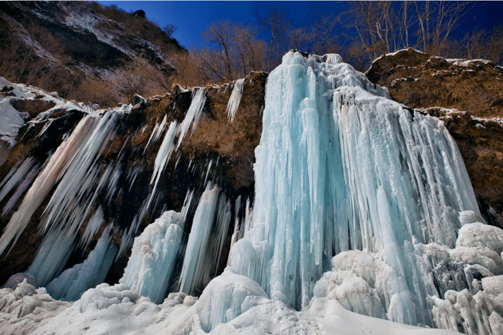 A picture of the Unryu Keikoku Falls when frozen. They form long, huge icicles.