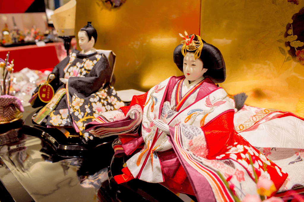 A picture of an emperor and empress doll in a Girls Day display.