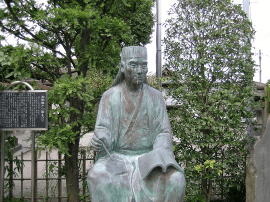 A statue of Kobayashi Issa, who deeply understood what a lyric in poetry is.