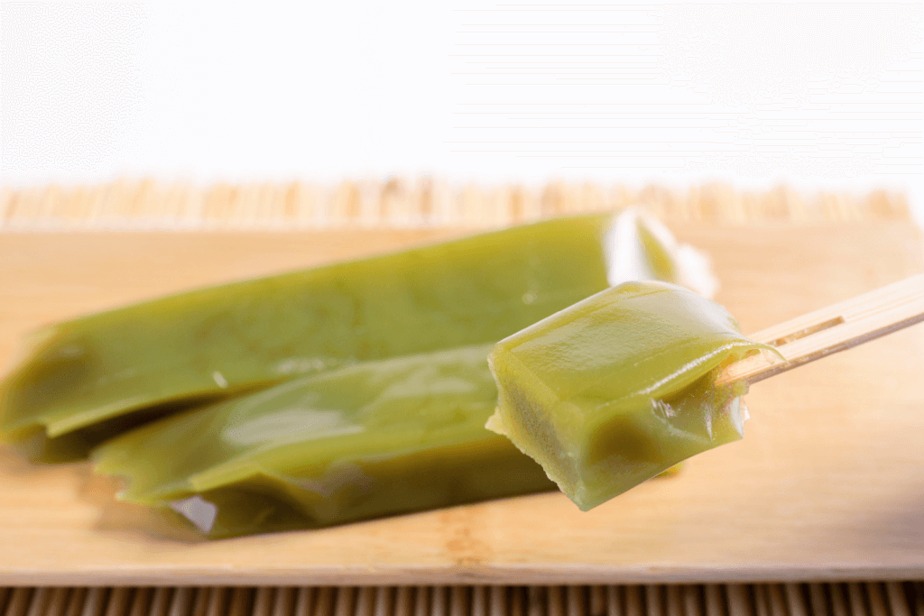Green steamed rice cakes.