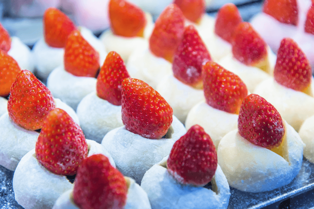Rows and rows of strawberry daifuku. Many people enjoy this food while observing the moonlit sakura season.