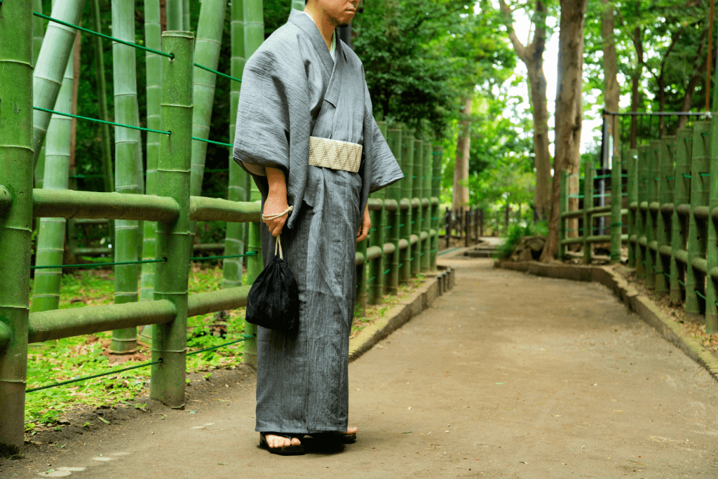 A person wearing a gray men's kimono.