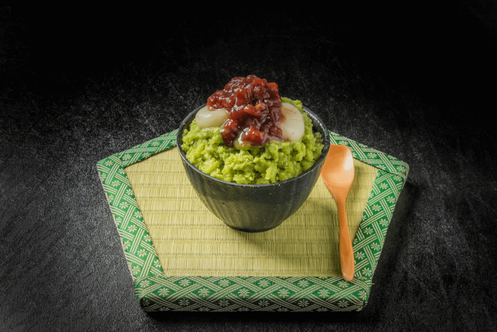 A bowl of ujikintoki (green tea shaved ice) on a pentagon shaped tatami.