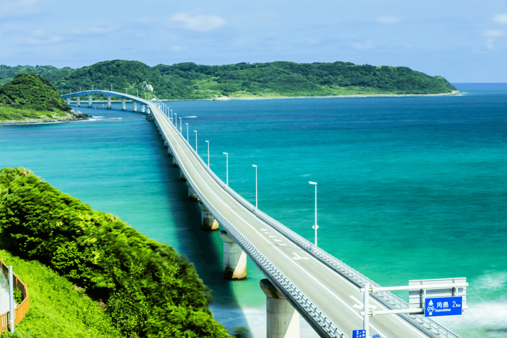 The Tsunoshima Bridge in Yamaguchi, a lovely summer getaway similar to Karuizawa.