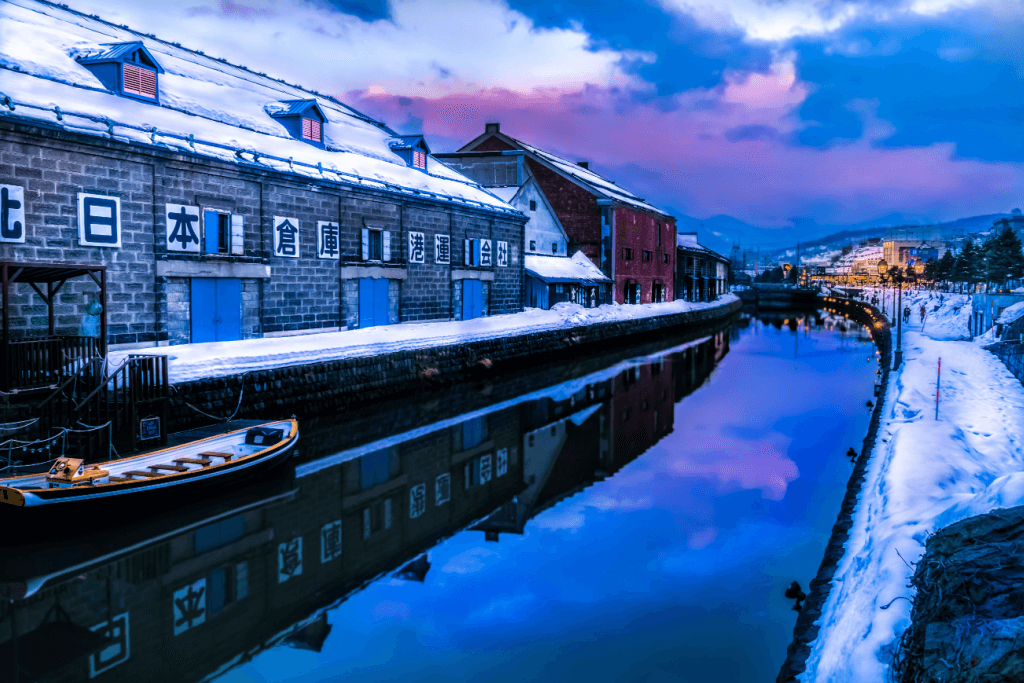 The canal at Otaru, Hokkaido during a snowy night.