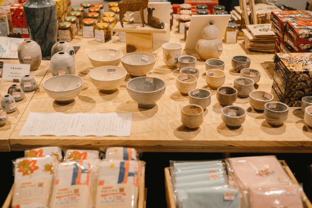Handmade pottery in the Miyajima Osuna style.