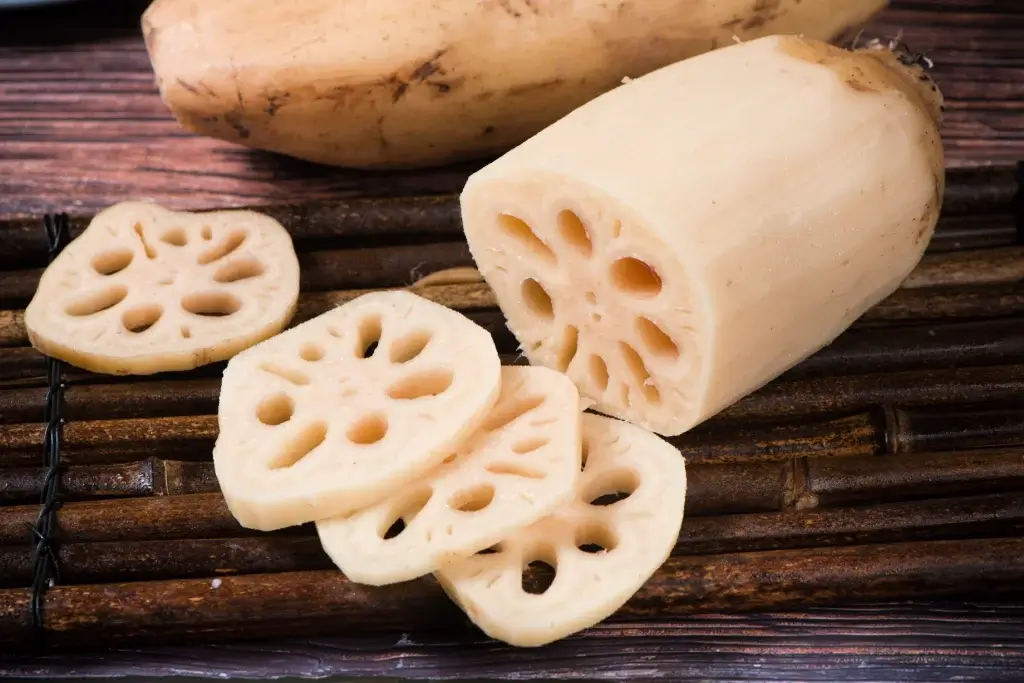 Whole and sliced lotus root.