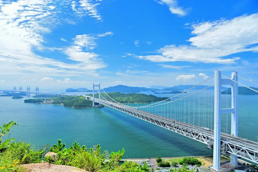 A bridge to Mount Washuzan in Kurashiki City.