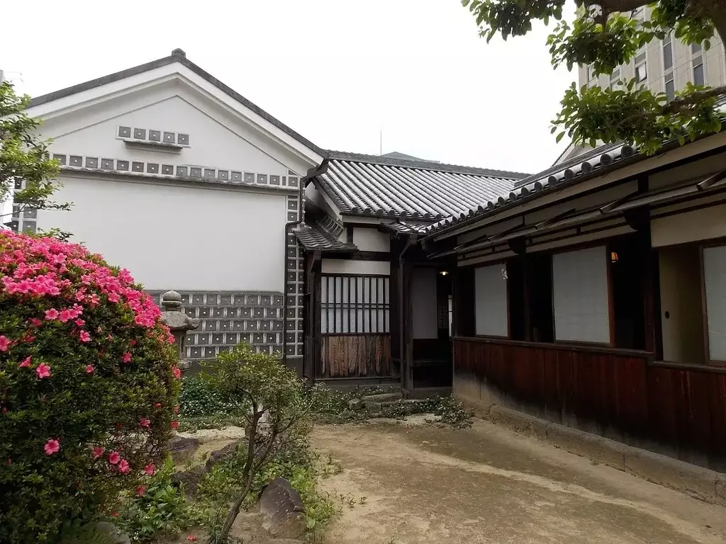 The Ohashi House, a museum in the middle of Kurashiki City.