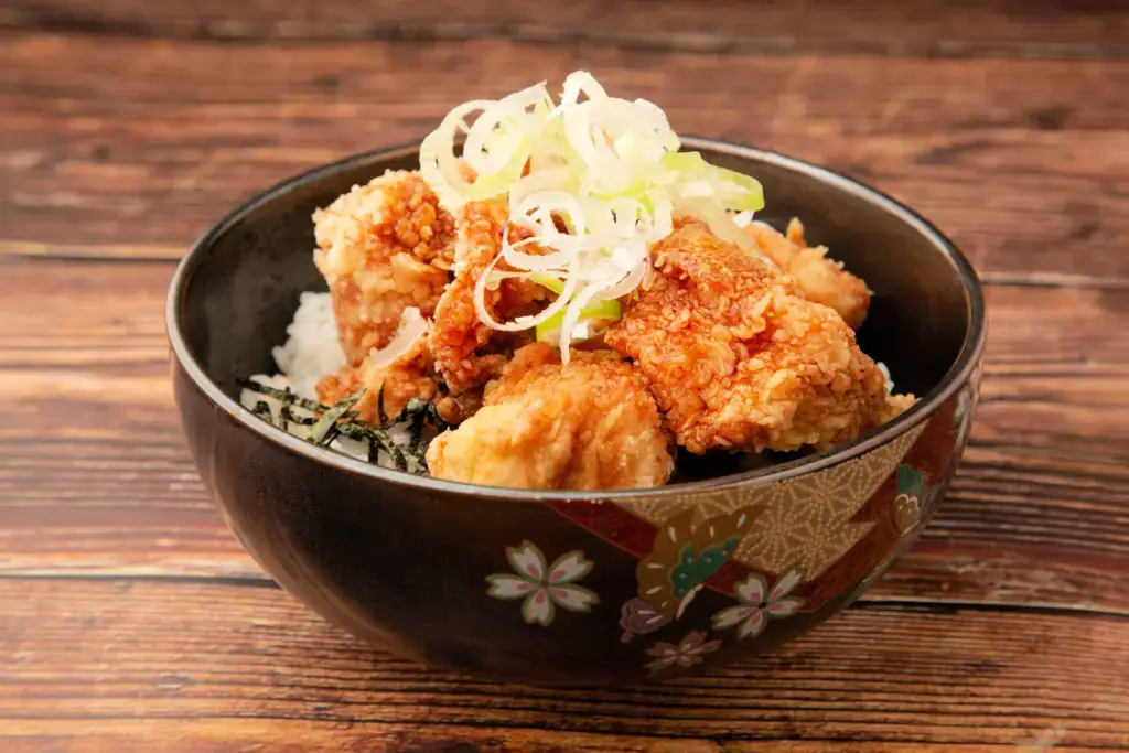 A karaage (fried chicken) donburi meal.