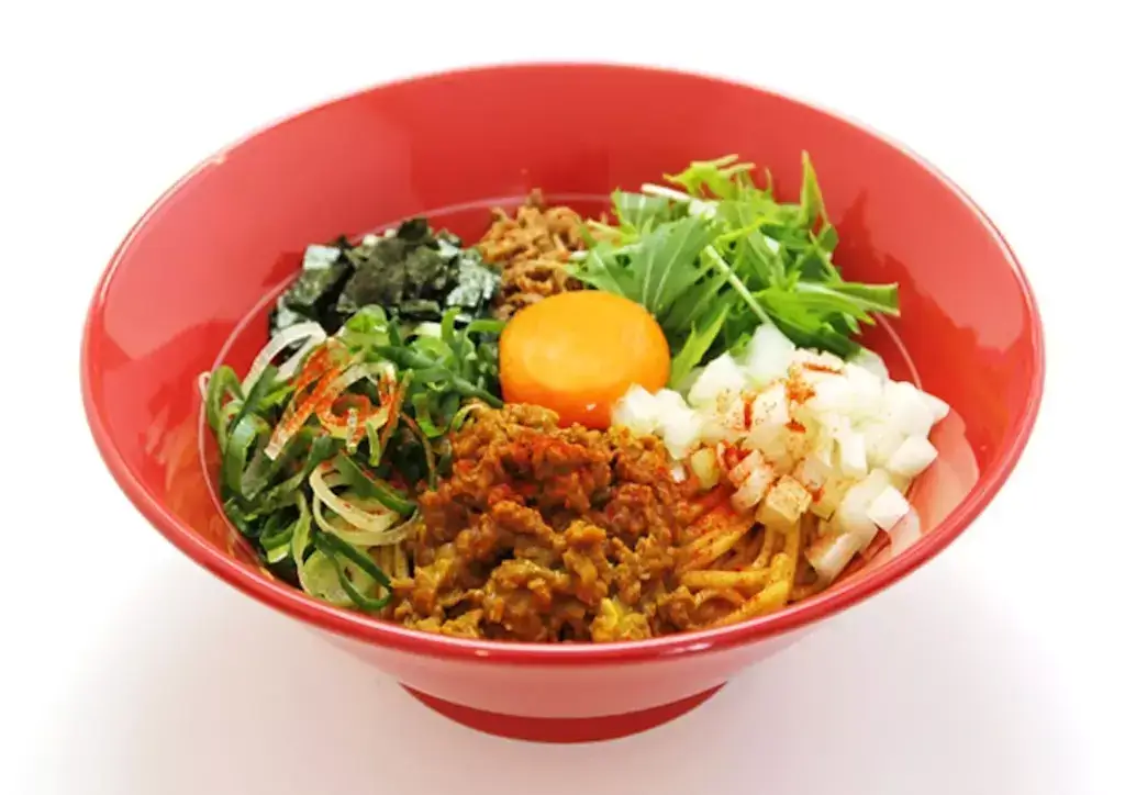A red bowl of maze soba.