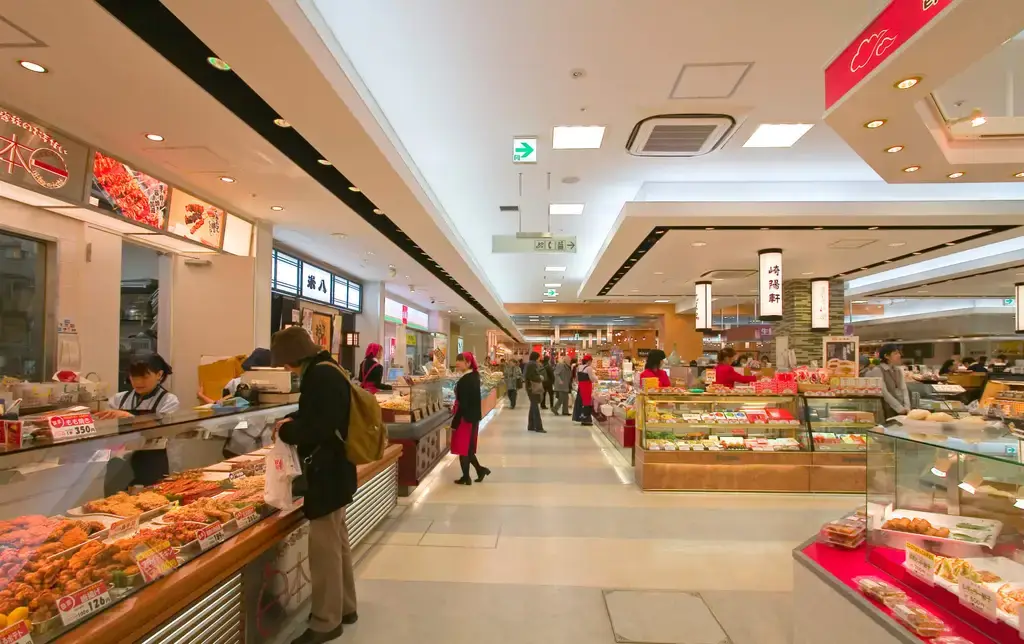 The inside of Odawara Lusca, a shopping mall.