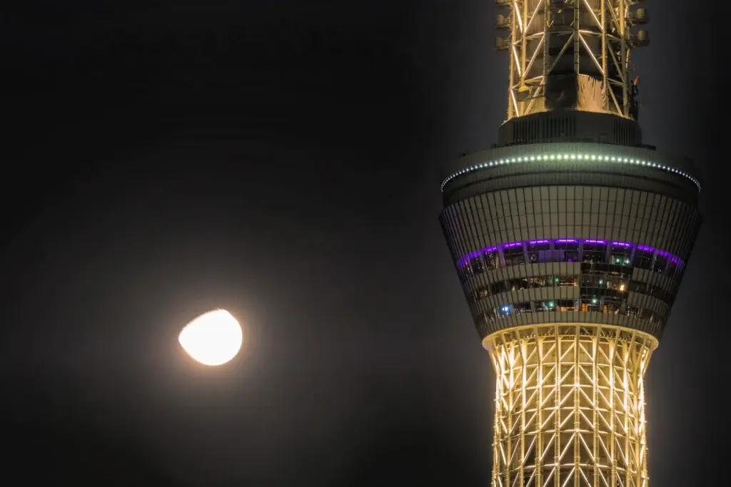 The upper deck of Tokyo Skytree on a full moon.