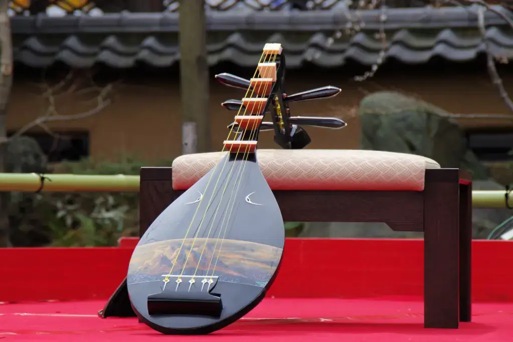 The biwa, an instrument from Okinawa.
