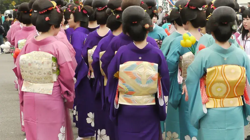 A bunch of women at the Marumage Festival.