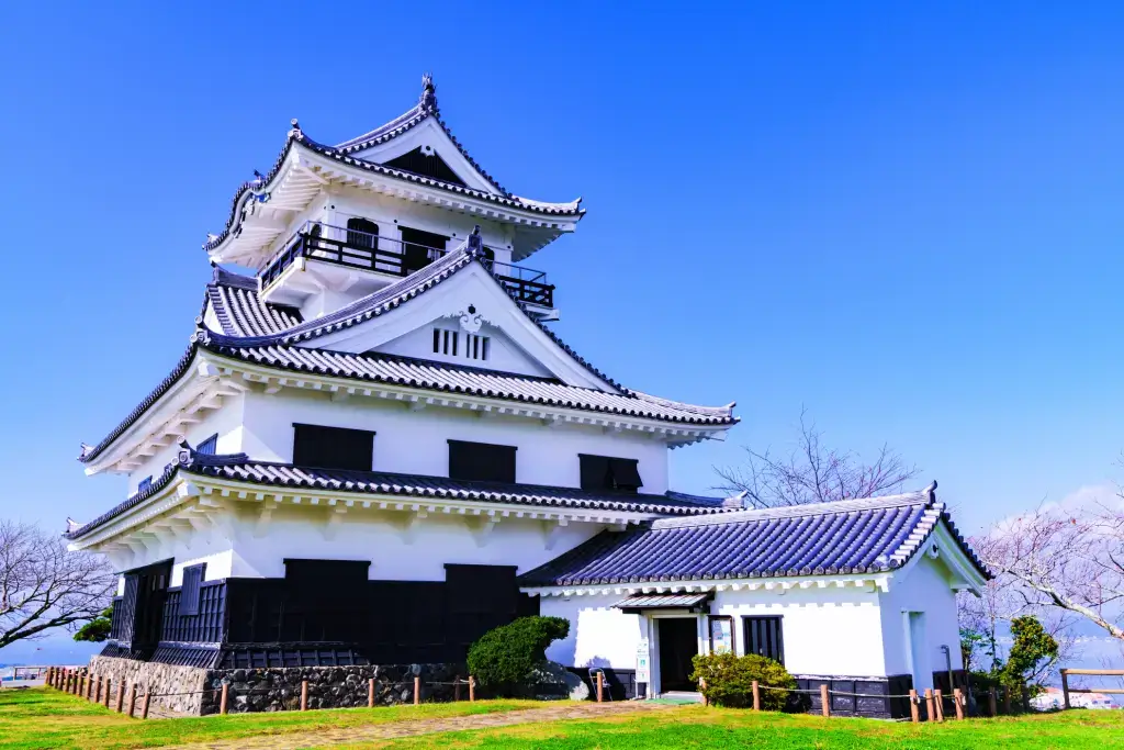 Tateyama Castle in the daytime.
