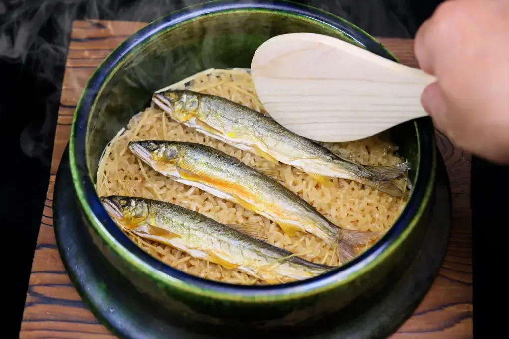 A bowl of ayumeshi.