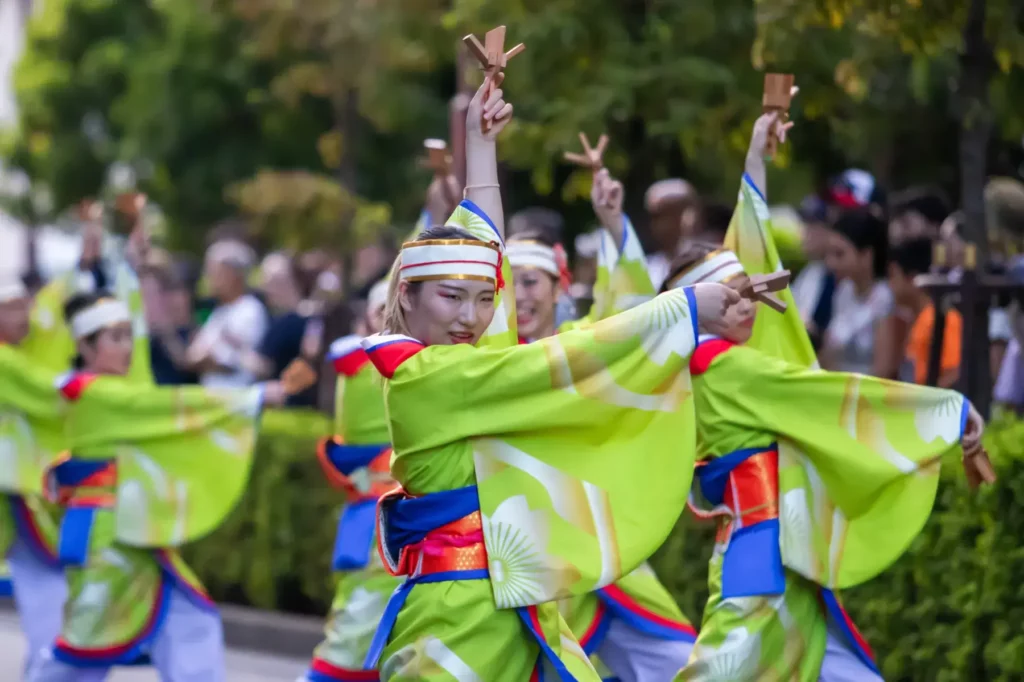 Women in green costumes wearing Chofu Yosakoi.