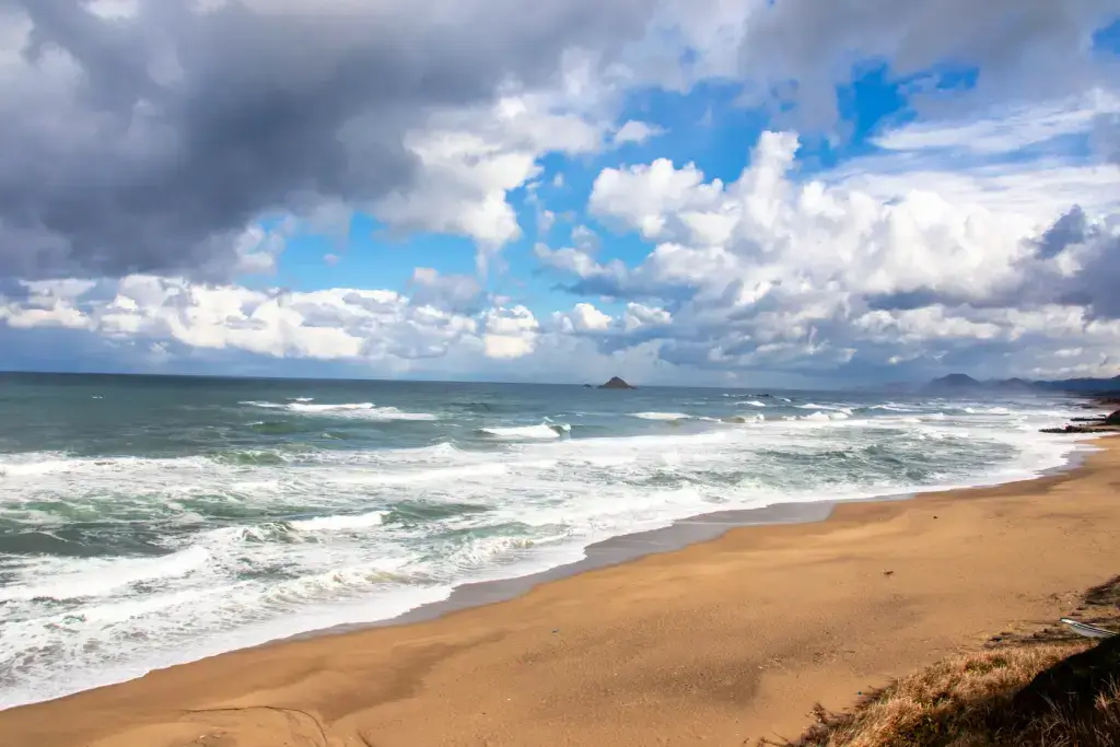 Hakuto Beach on a slightly cloudy day.