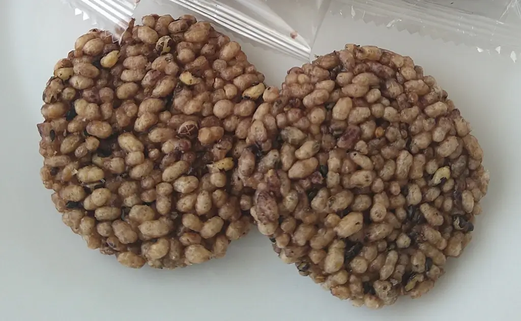 A plate of kodaimai senbei.