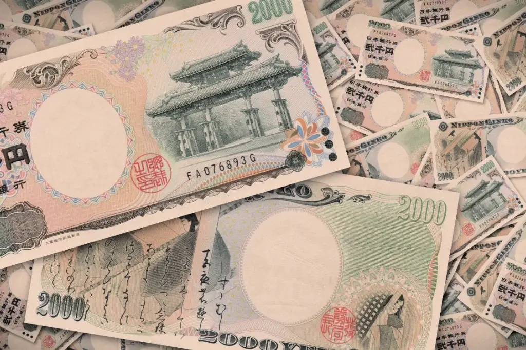 A smattering of Series D 2,000 yen notes, featuring Shureimon.