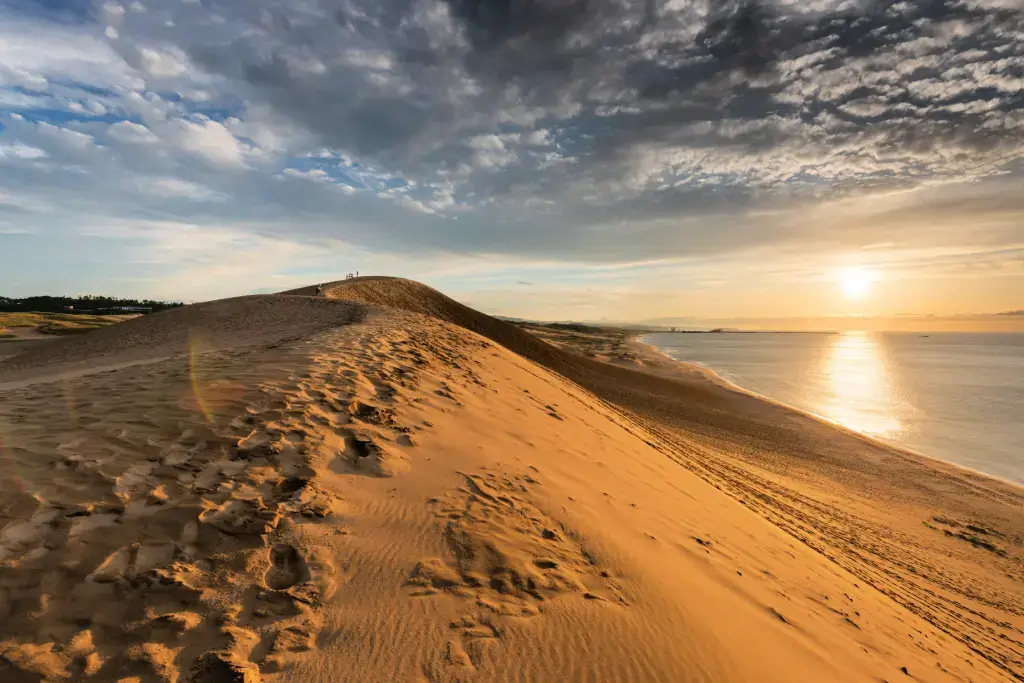 A large sand dune in Japan.