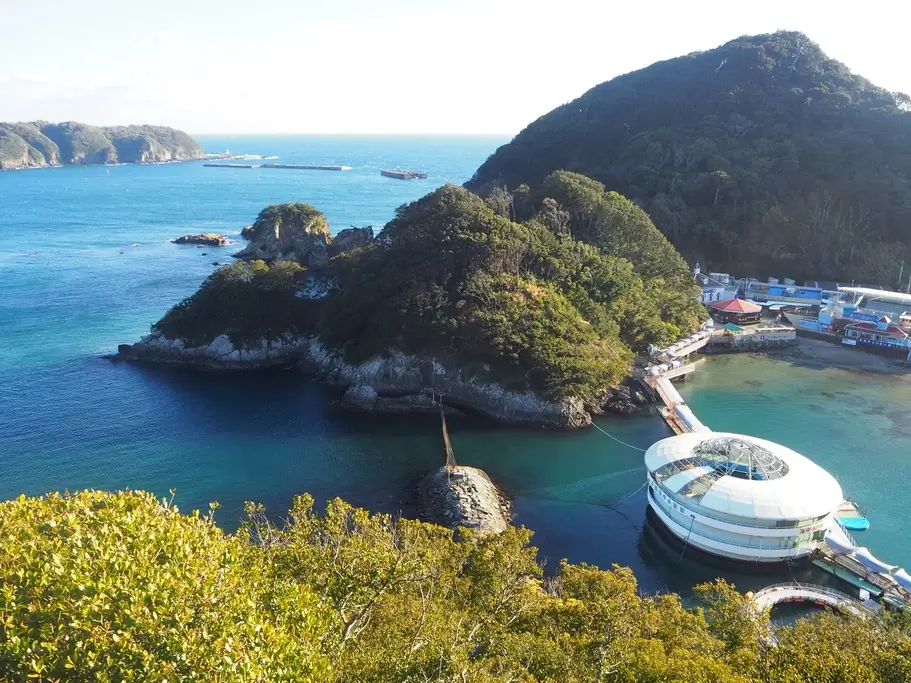 Shimoda Floating Aquarium near a mountain.