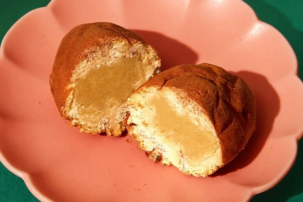 The cross section of Noto no Imo (manju that uses sweet potatoes as filling) from Iwazumi.