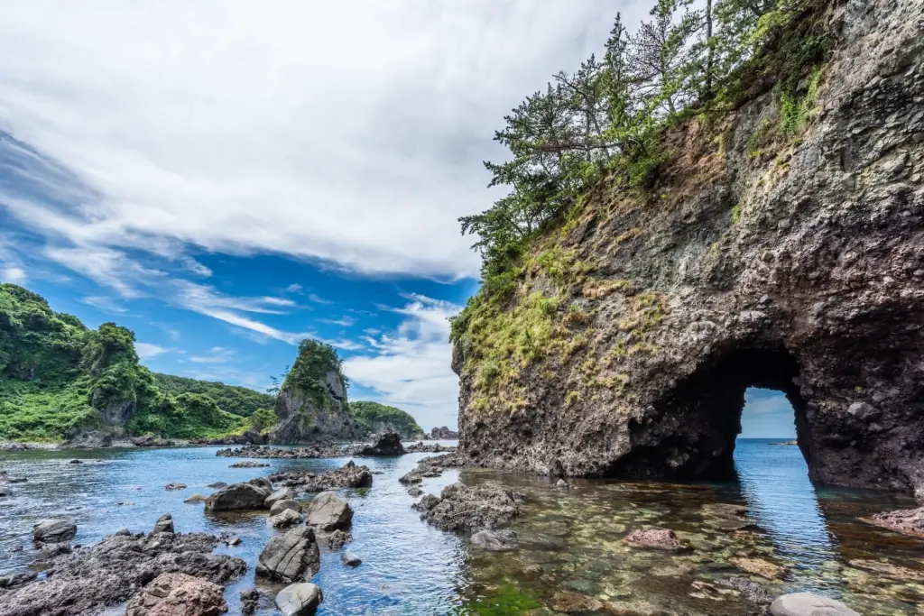 A sea cave in Ishikawa Prefecture.