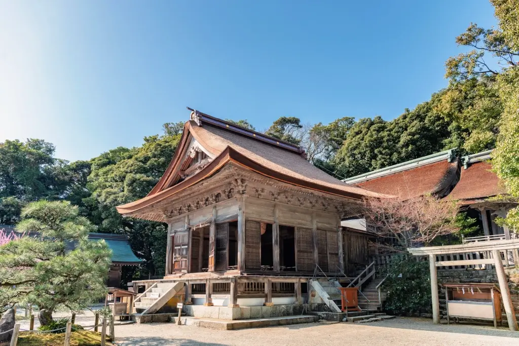 Keta Taisha Shrine during the day.