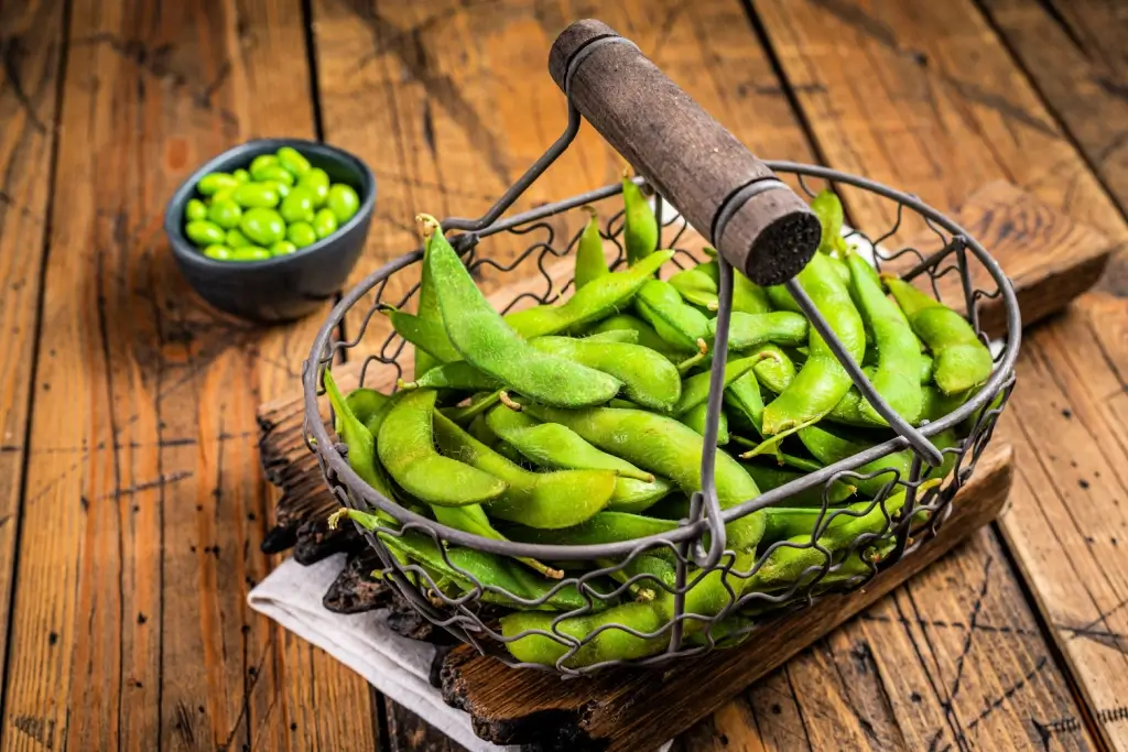 Edamame in a straining bowl.