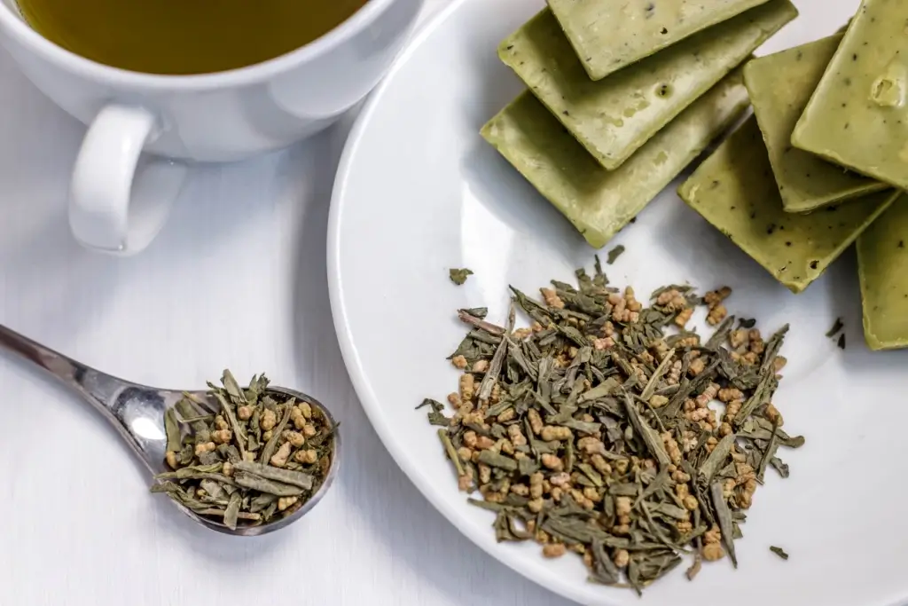 A plate of genmaicha with green tea chocolatte.