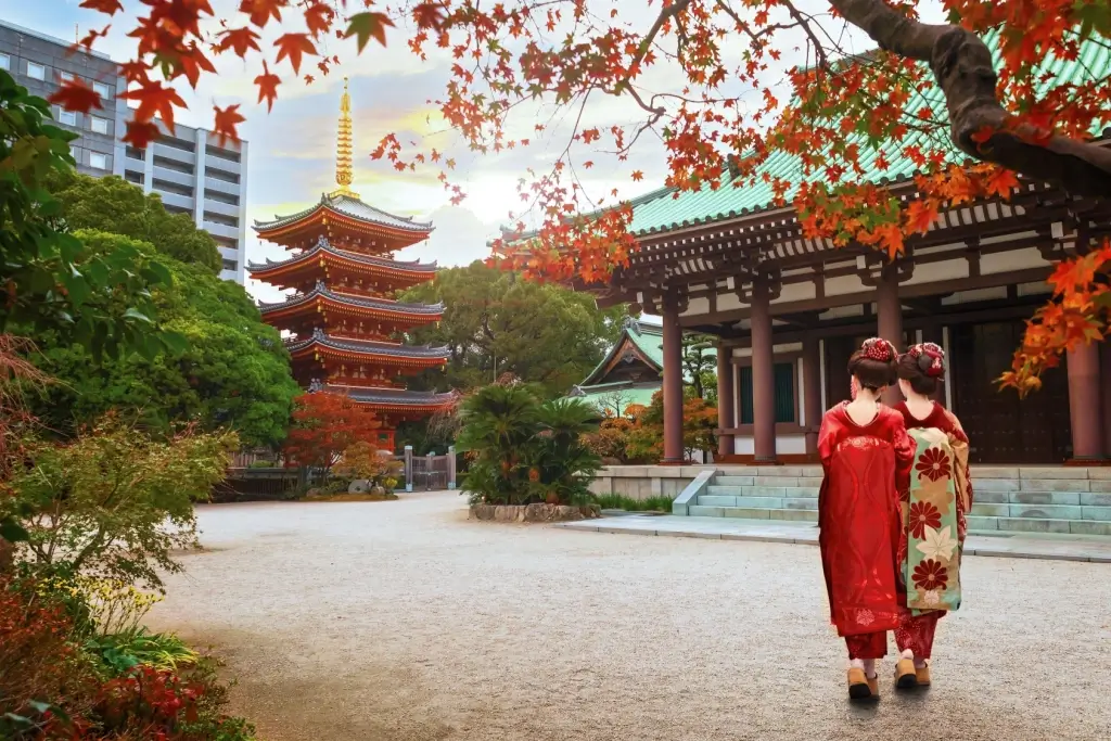 Two women in kimono hanging out in Hakata Old Town.