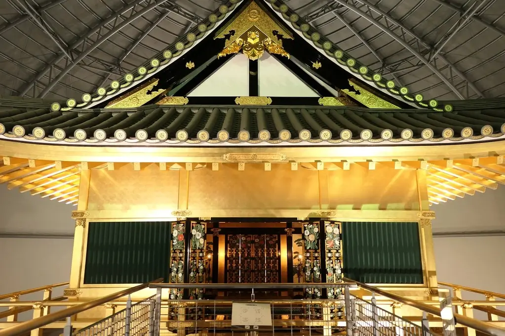 The interior of Nobunaga no Yakata Museum.