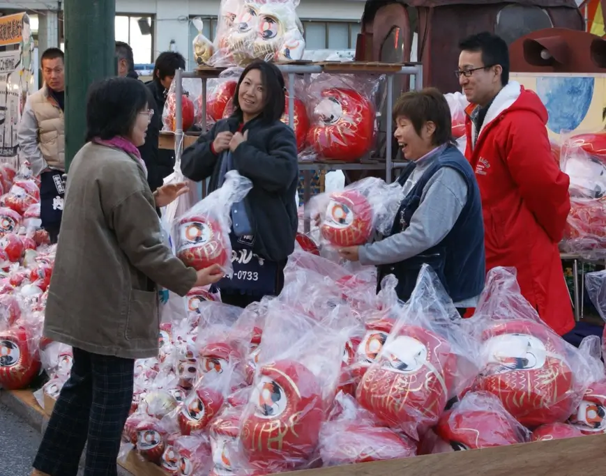 People buying daruma dolls at the Ome Daruma Ichi Festival.