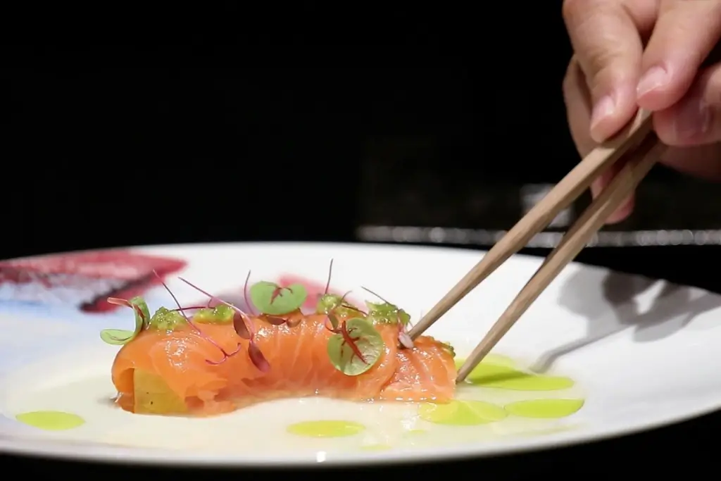 A plate of salmon tiradito.