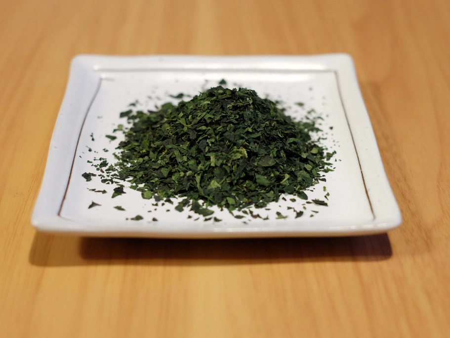 A plate of tencha. It's a green rare tea.