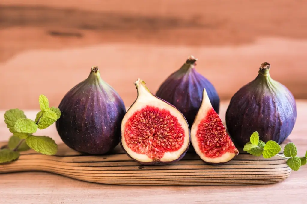 A bunch of figs, cross-section.