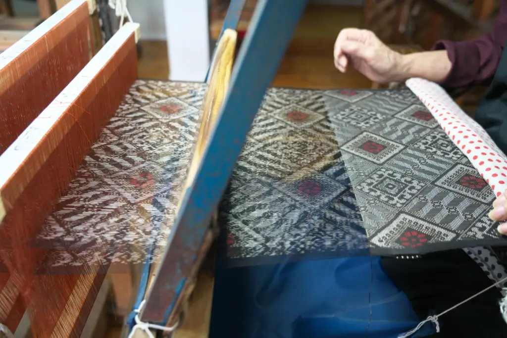 Another weaver making tsumugi silk.